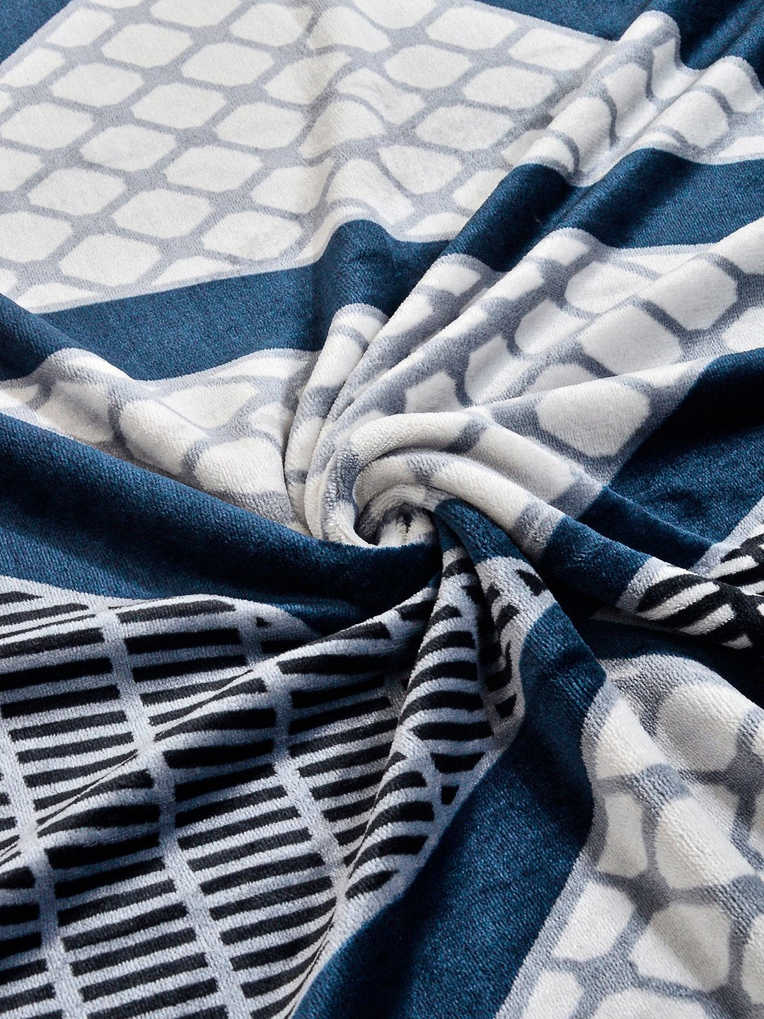 Blue Geometric Super King Woolen Double Bedsheet with 2 Pillow Covers