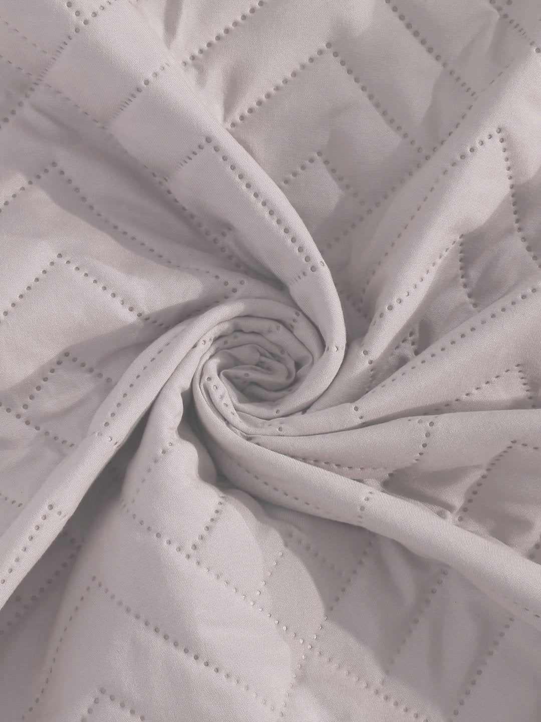 Cream Geometric King Size Micro Fiber Filling Double Bedcover with 2 Pillow covers