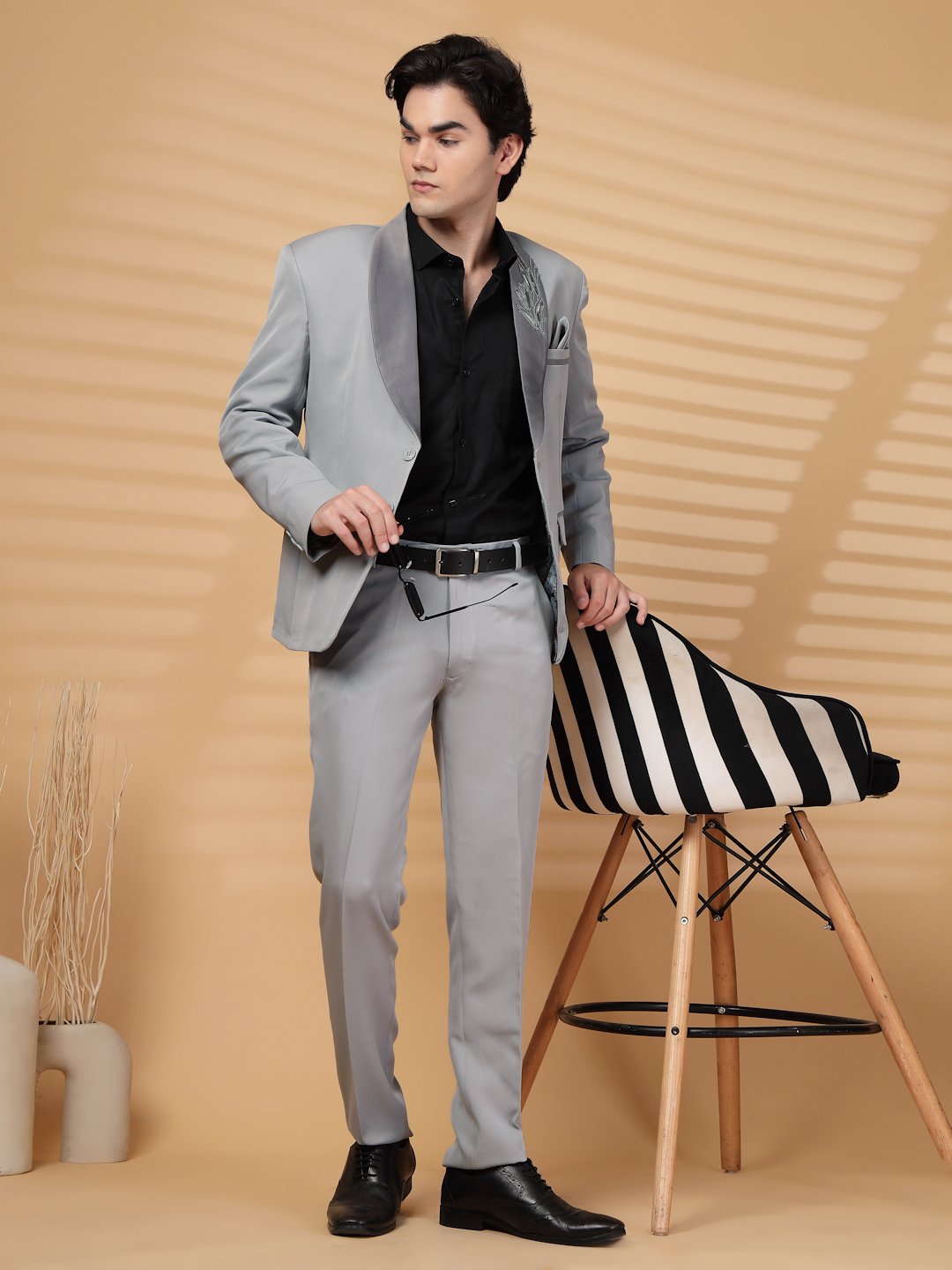 Grey Solid Embroidery Single-Breasted Two-Piece Party Suit