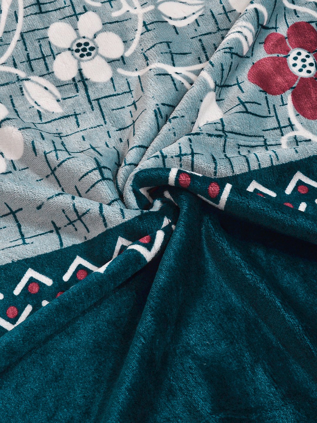 Multi Floral Fitted Woolen Double Bedsheet with 2 Pillow Covers