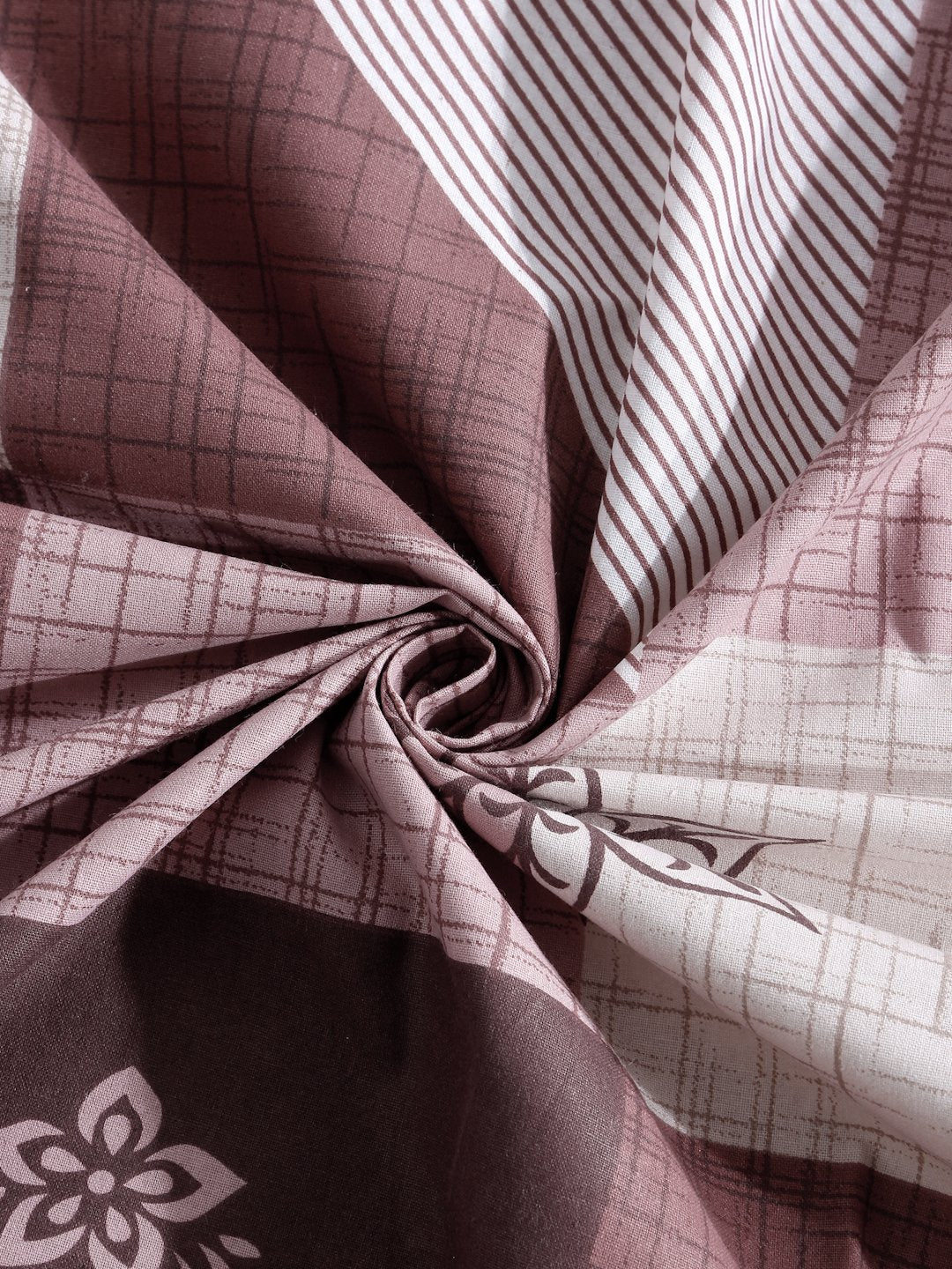 Rust Geometric 400 TC Pure Cotton Super King Fitted Double Bedsheet with 2 Pillow Covers