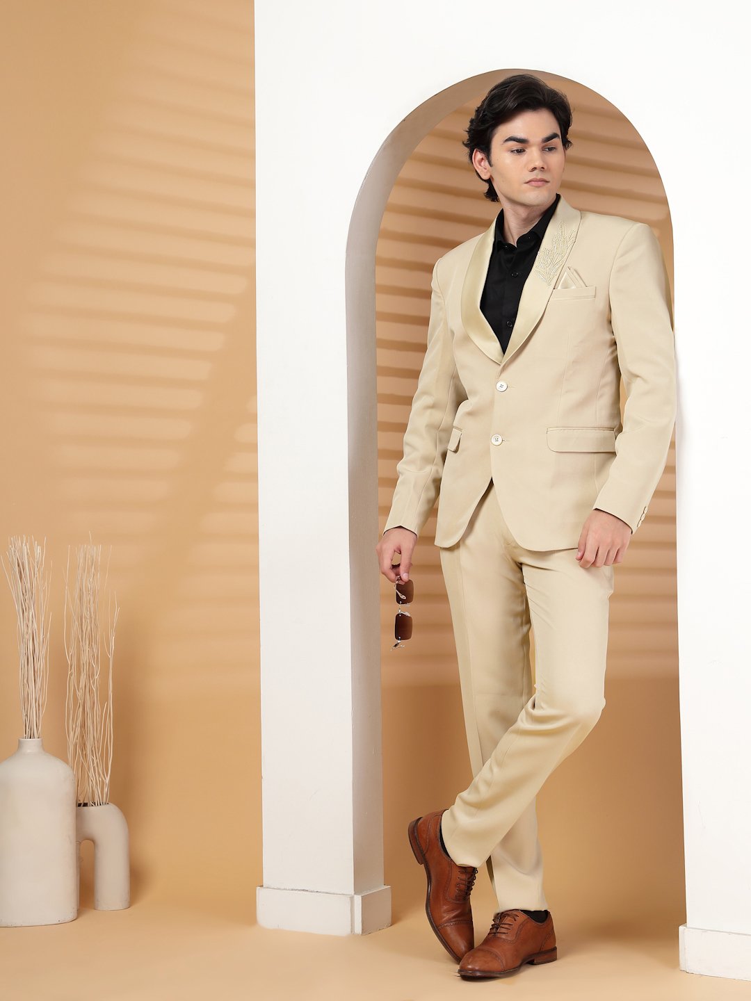 Cream Solid Embroidery Single-Breasted Two-Piece Party Suit
