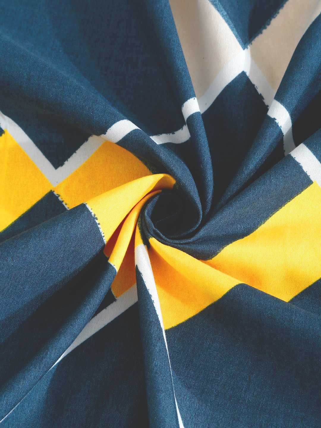 Blue Geometric 300 TC Cotton Blend Single Bedsheet in Book Fold Packing