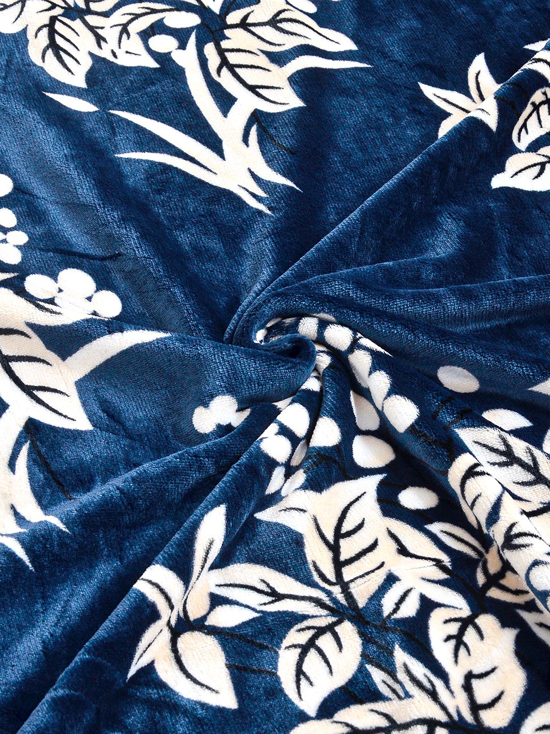 Blue Floral Super King Woolen Fitted Double Bedsheet with 2 Pillow Covers