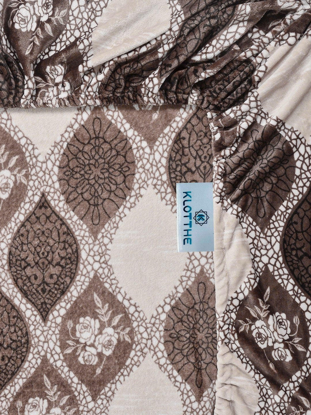 Brown Geometric Fitted Woolen Fitted Double Bedsheet with 2 Pillow Covers