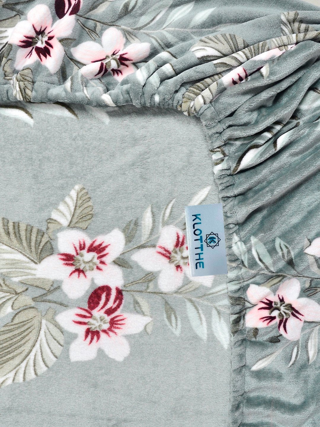 Green Floral Fitted Woolen Fitted Double Bedsheet with 2 Pillow Covers