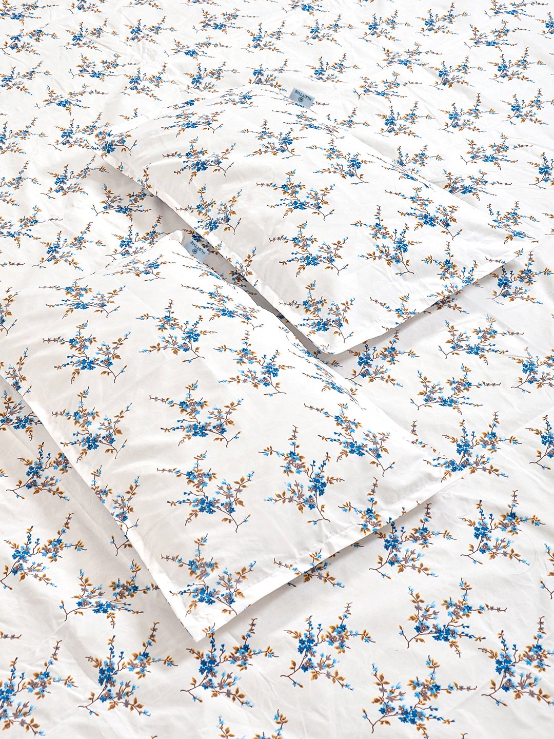 White Floral 300 TC Cotton Blend Double Bedsheet with 2 Pillow Covers