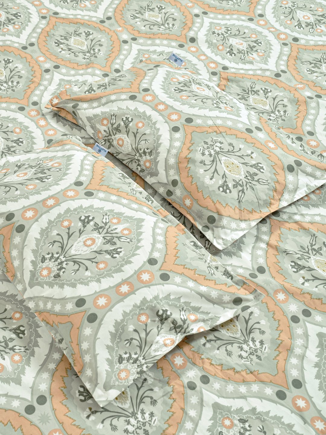 Multi Geometric 300 TC Cotton Blend Double Bedsheet with 2 Pillow Covers