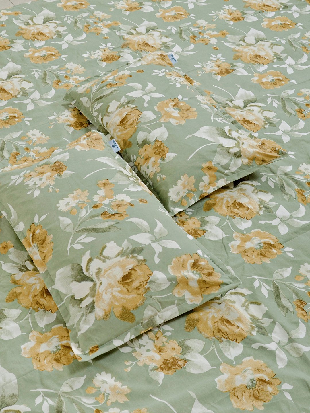 Green Floral 300 TC Cotton Blend Double Bedsheet with 2 Pillow Covers