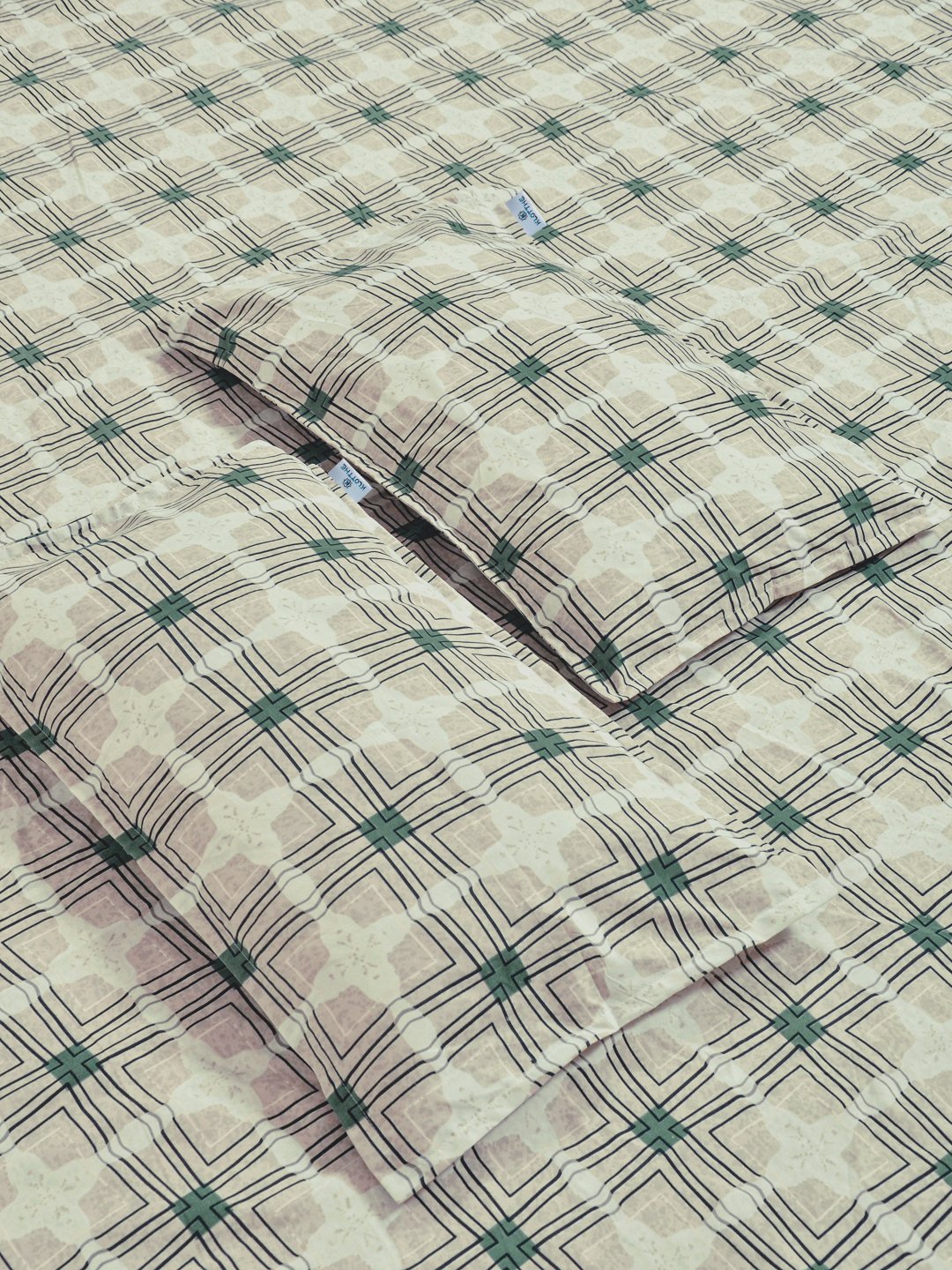 Green Geometric 300 TC Cotton Blend Double Bedsheet in Book Fold Packing