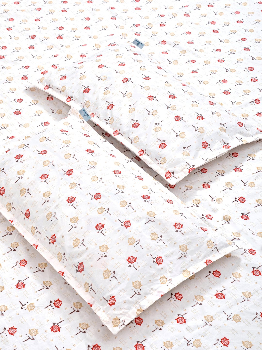 Cream Floral 300 TC Cotton Blend Fitted Double Bedsheet in Book Fold Packing