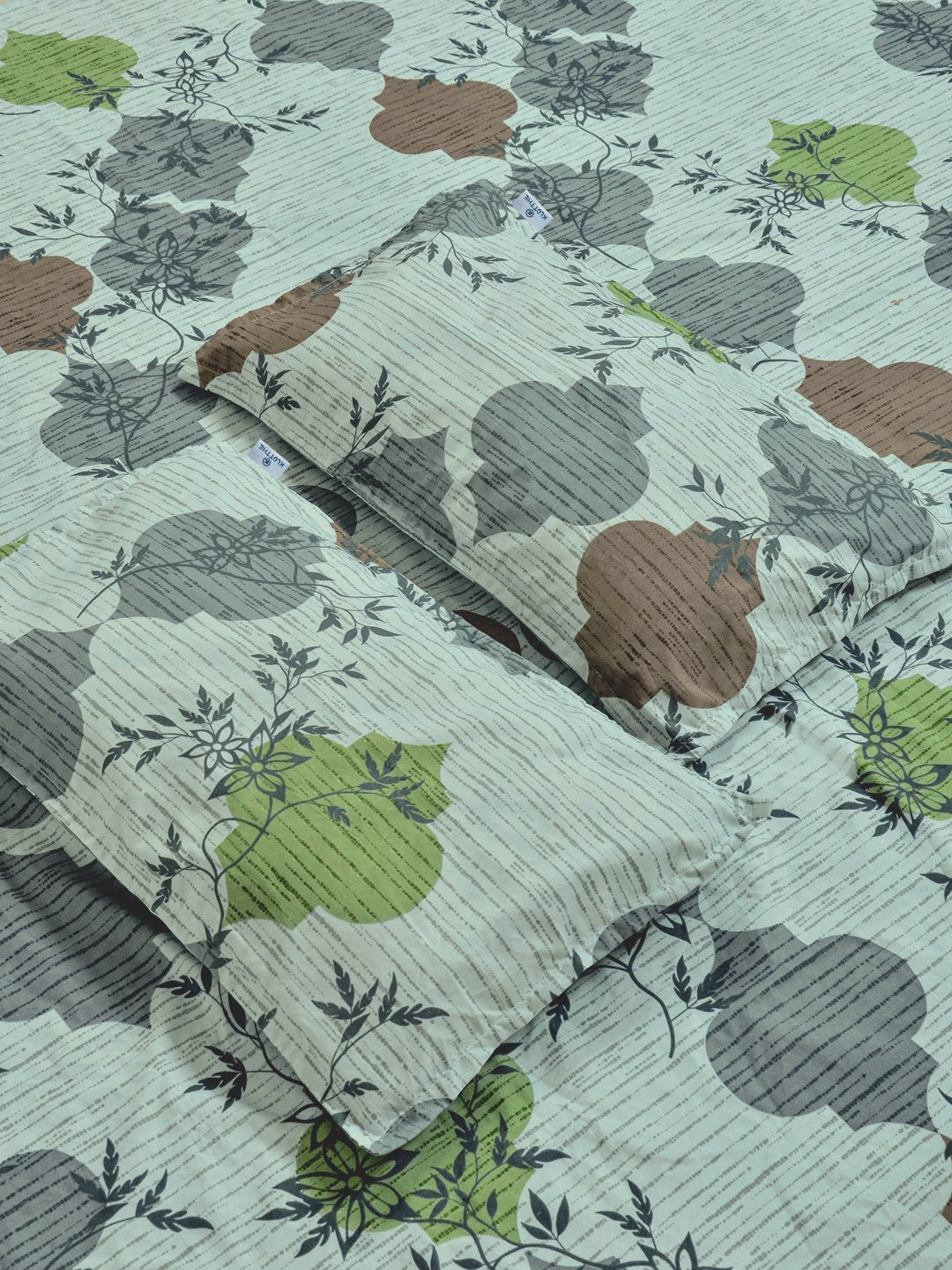 Multi Floral 300 TC Cotton Blend Double Bedsheet in Book Fold Packing