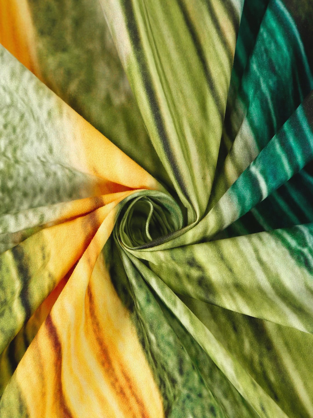 Multi 7D Floral Printed Cotton Blend Double Bedsheet with 2 Pillow Covers