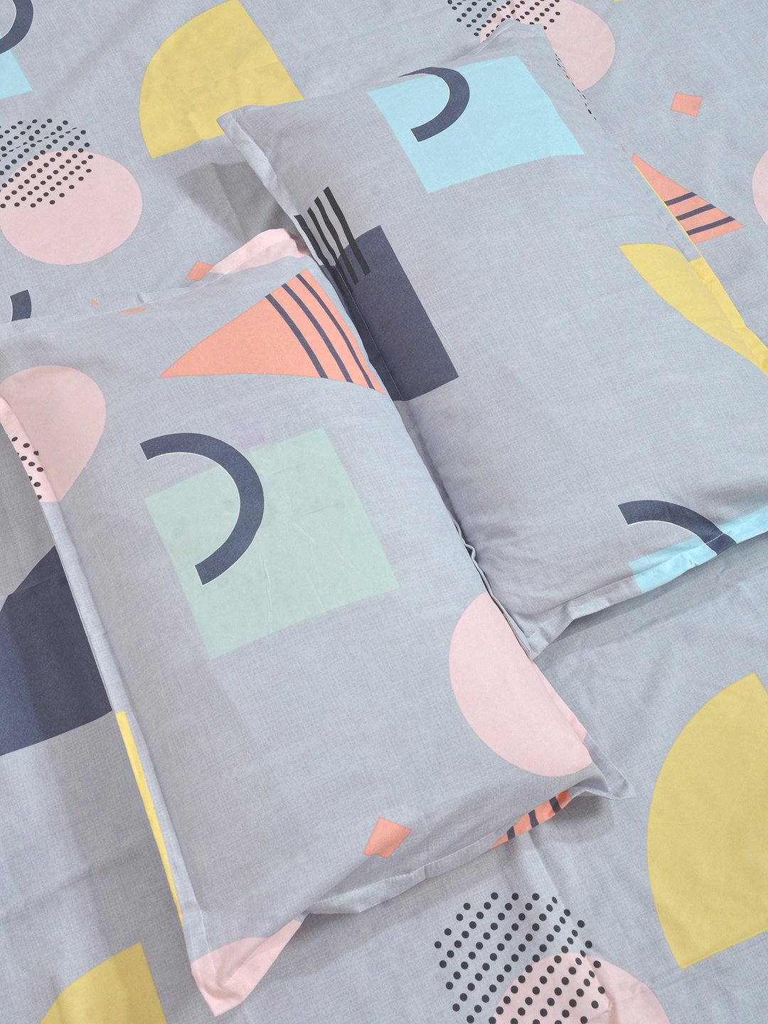 Grey Geometric 300 TC Cotton Blend Fitted Double Bedsheet with 2 Pillow Covers