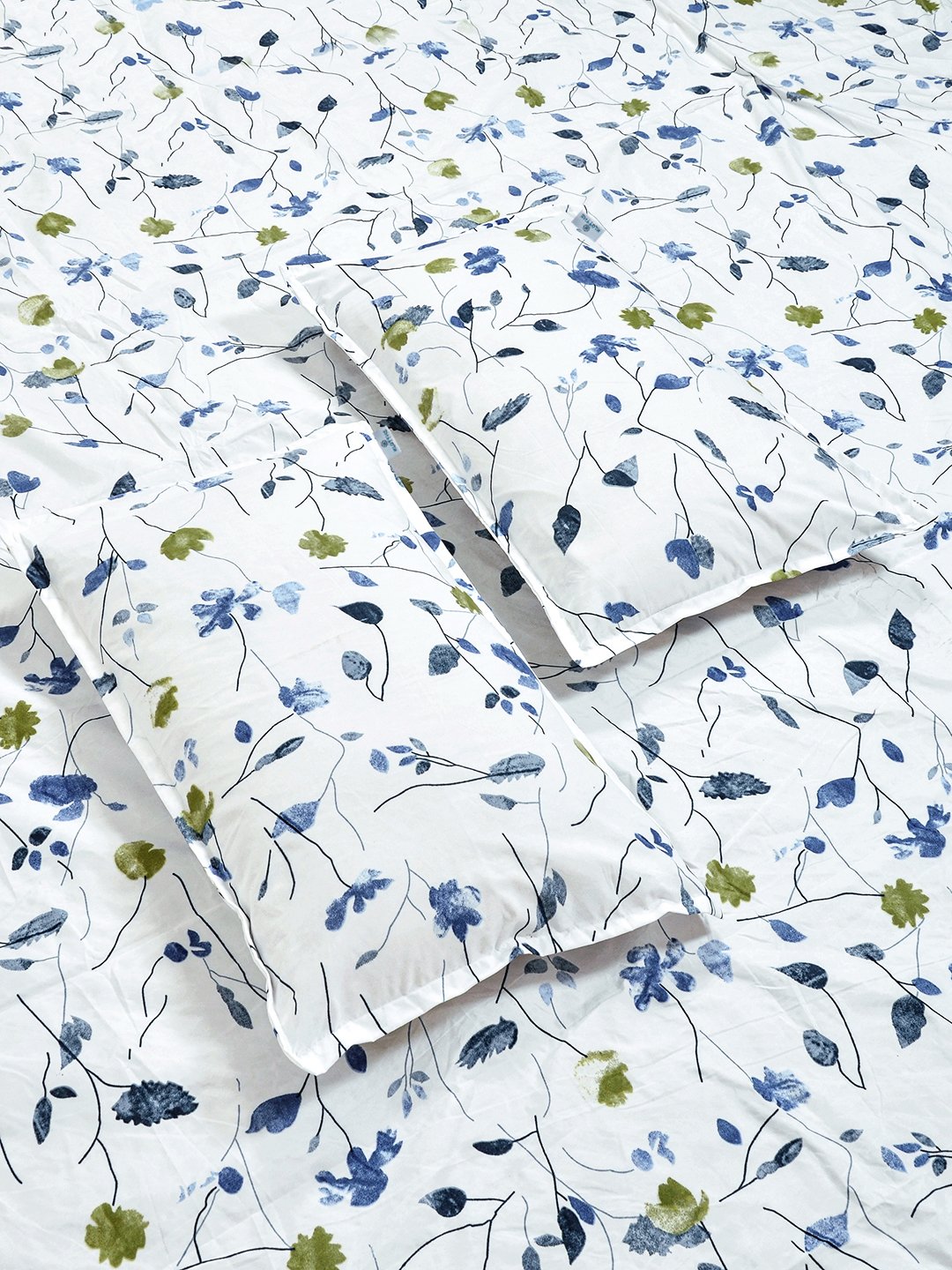 White Floral 300 TC Cotton Blend Double Bedsheet with 2 Pillow Covers