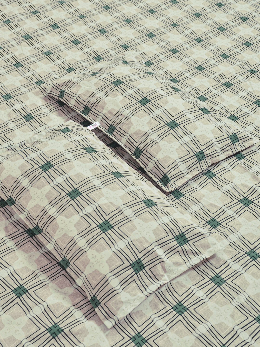 Green Geometric 300 TC Cotton Blend Fitted Double Bedsheet with 2 Pillow Covers