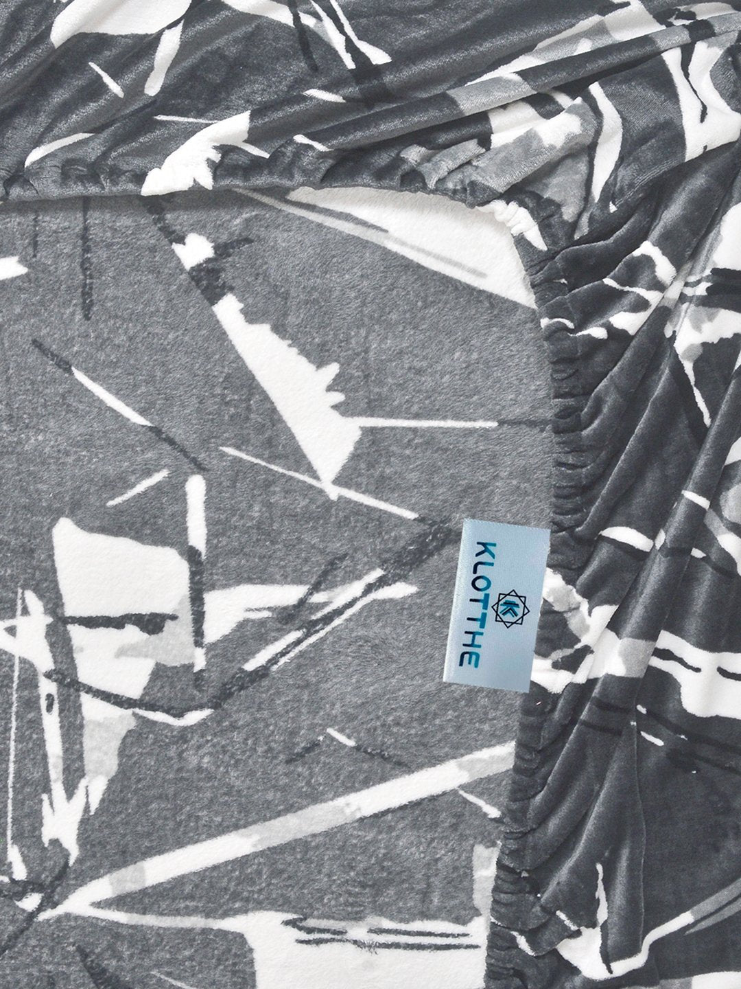 Grey Geometric Fitted Woolen Fitted Double Bedsheet with 2 Pillow Covers