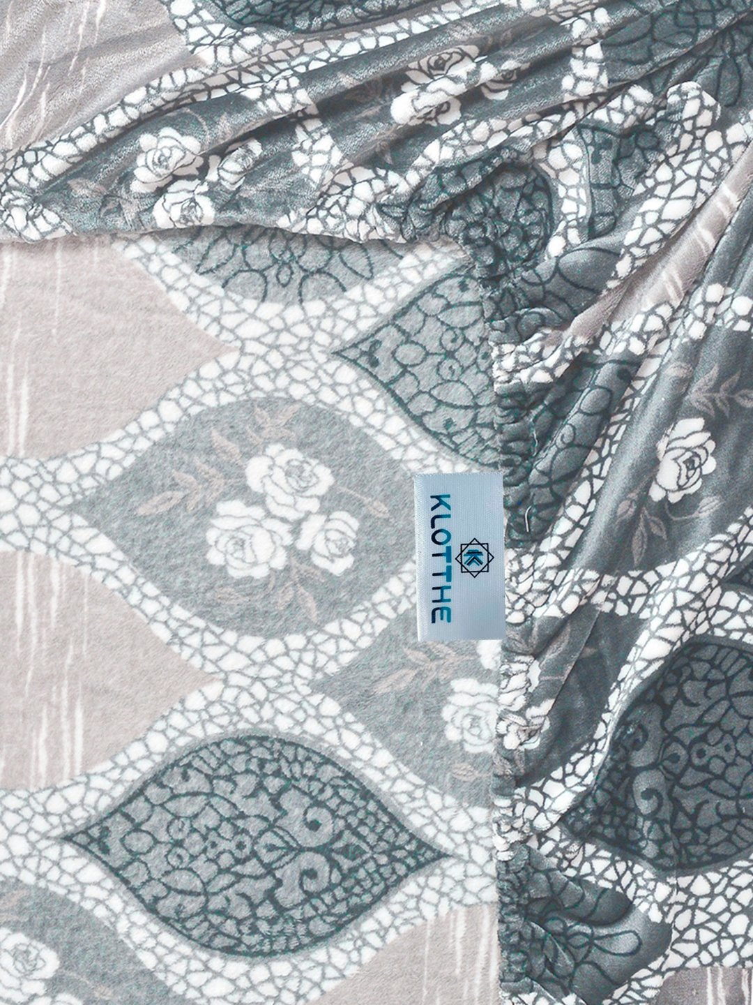 Grey Geometric Fitted Woolen Fitted Double Bedsheet with 2 Pillow Covers