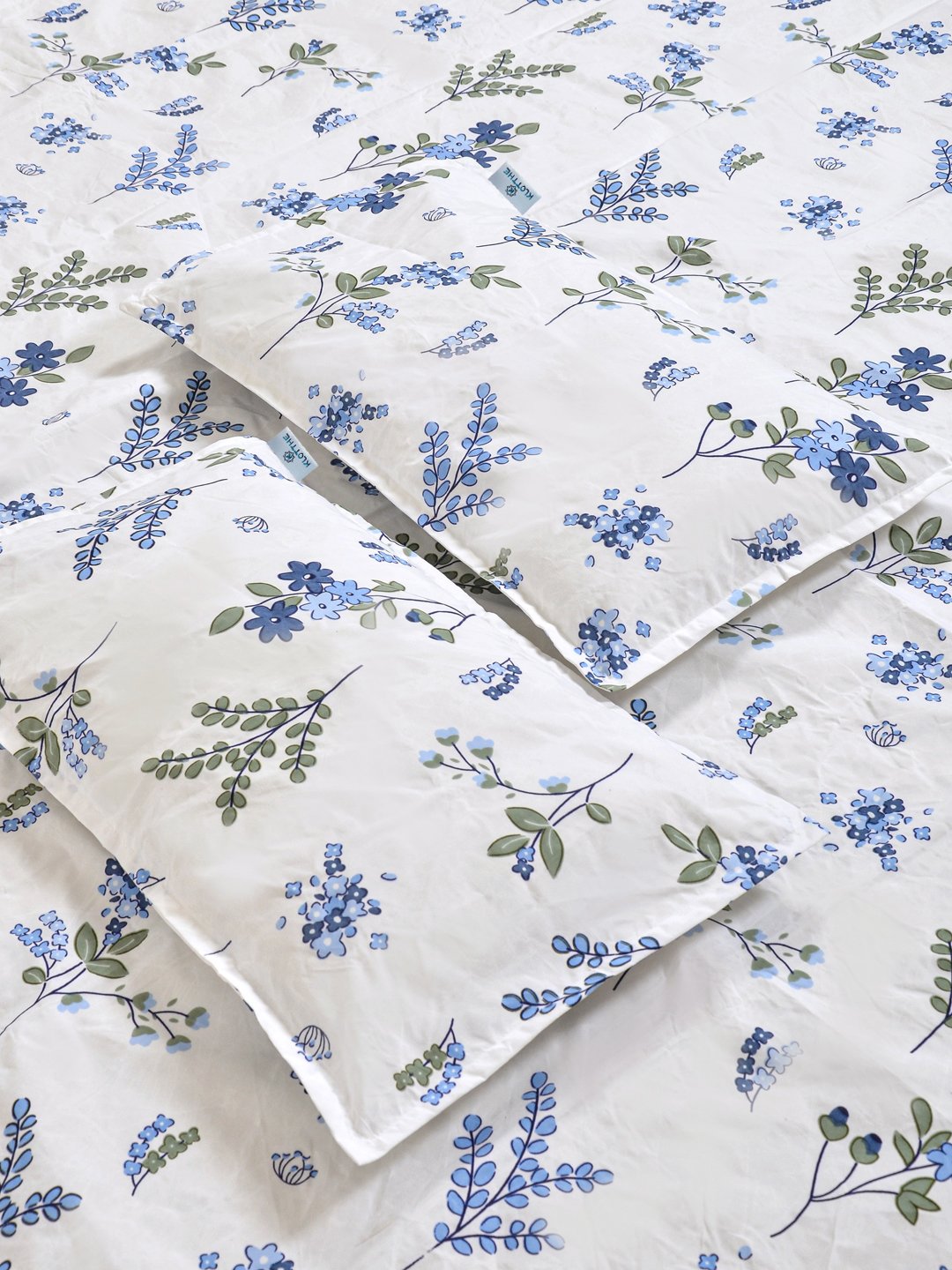 White Geometric 300 TC Cotton Blend Double Bedsheet with 2 Pillow Covers