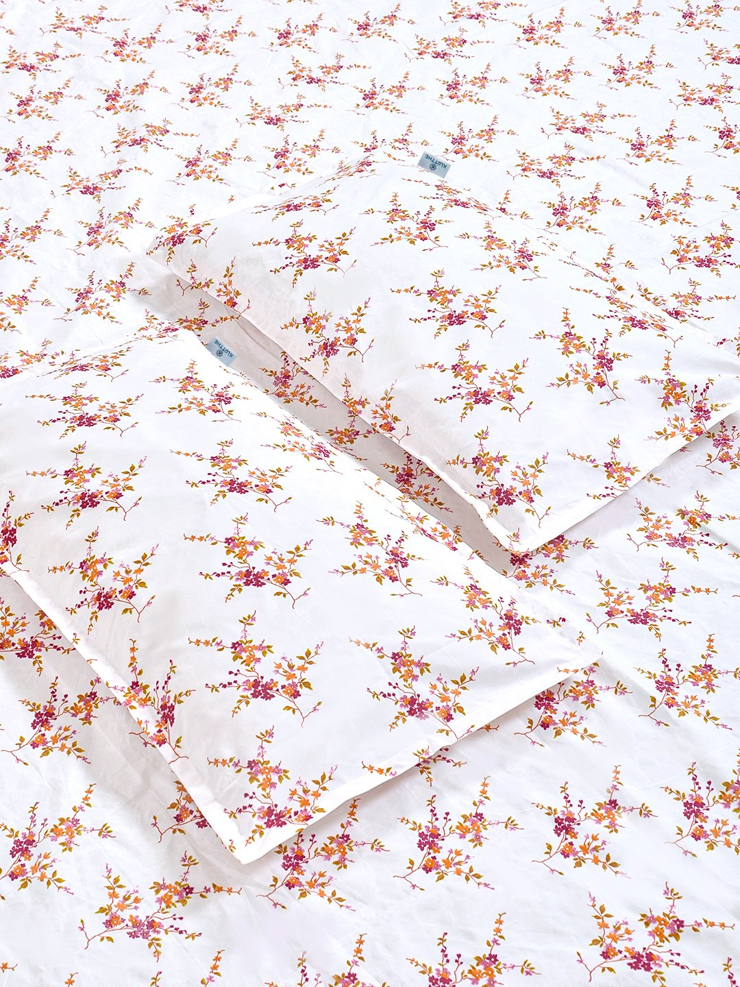 White Floral 300 TC Cotton Blend Double Bedsheet in Book Fold Packing