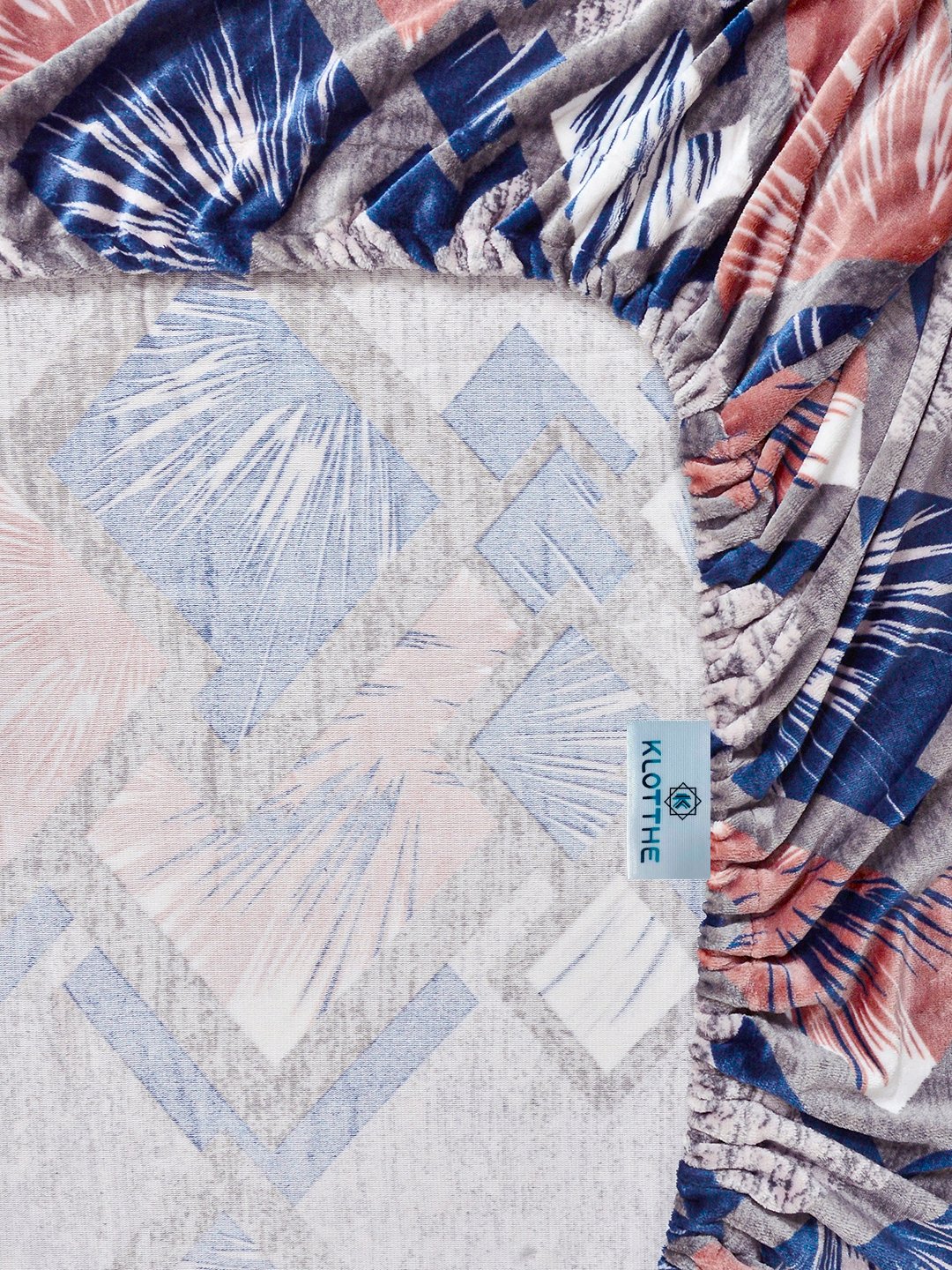 Multi Geometric Fitted Woolen Double Bedsheet with 2 Pillow Covers