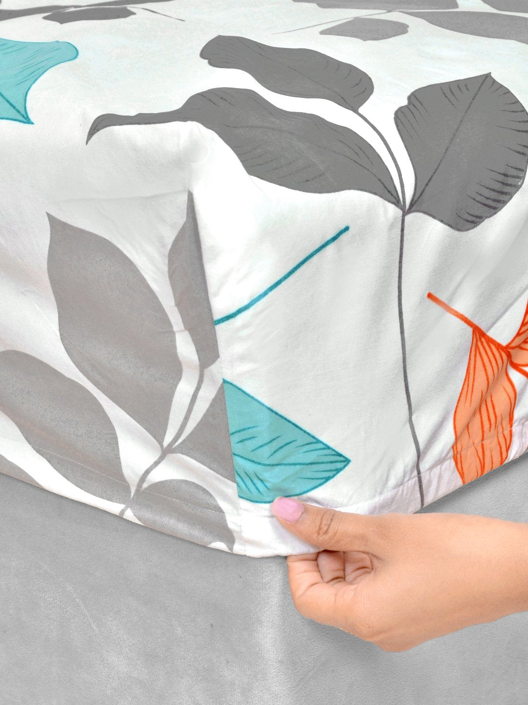 Multi Floral 300 TC Cotton Blend Fitted Double Bedsheet with 2 Pillow Covers