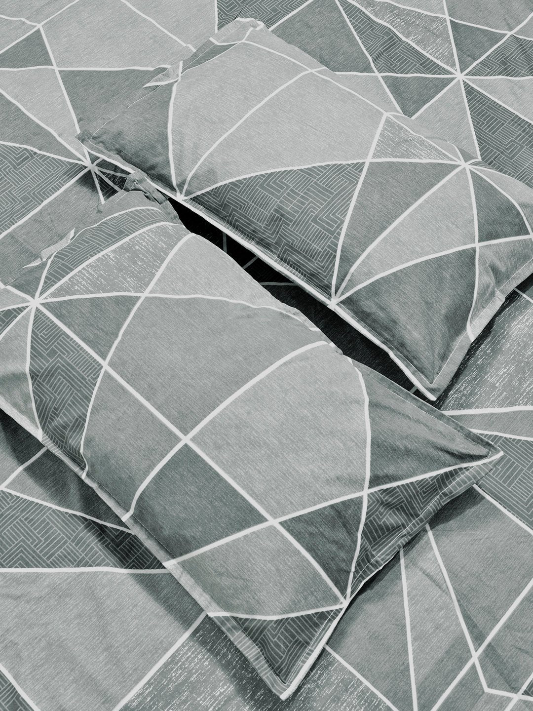 Grey Geometric Cotton Blend Double Bedsheet with 2 Pillow Covers