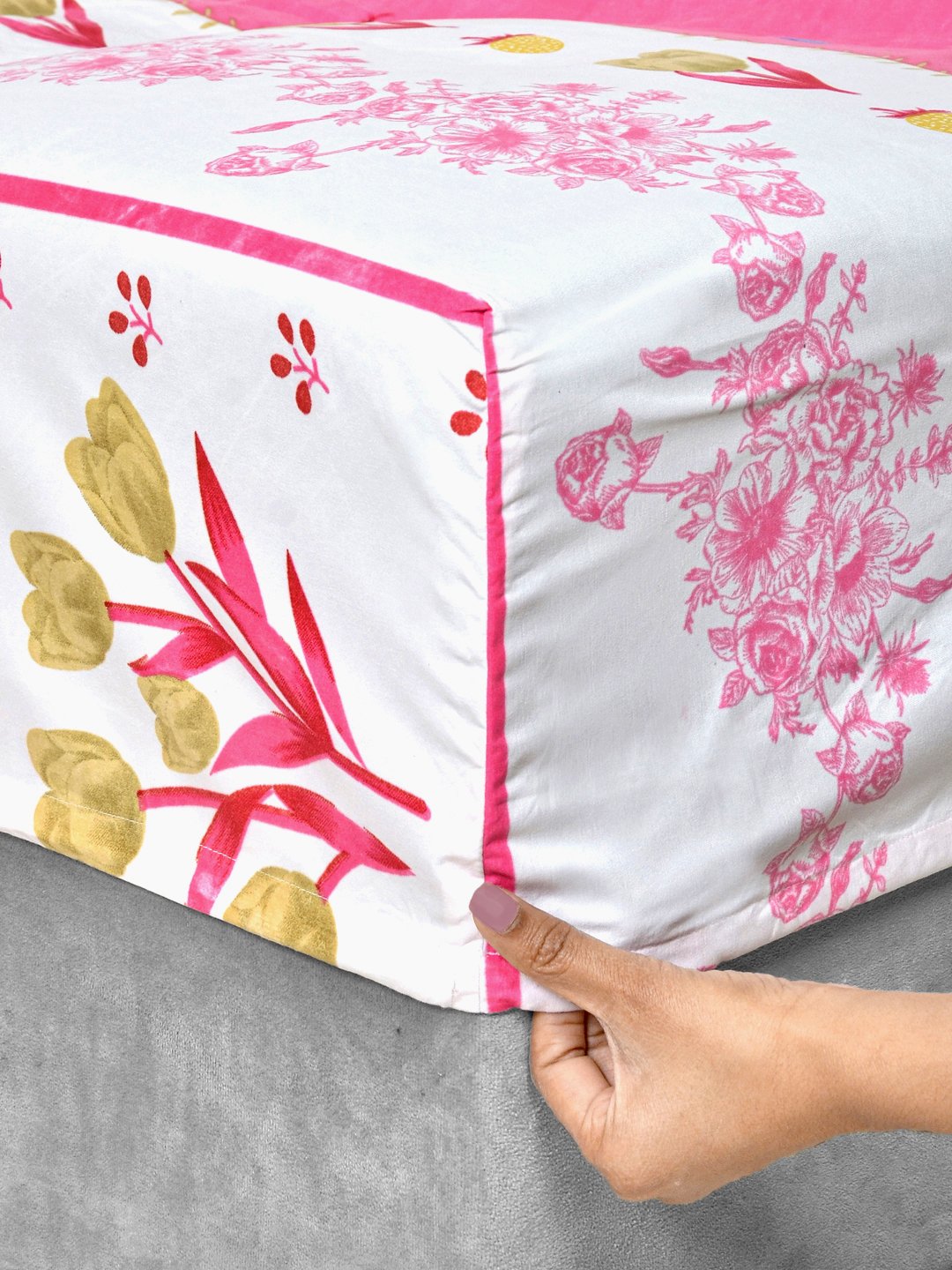 Pink Floral 300 TC Cotton Blend Fitted Double Bedsheet with 2 Pillow Covers