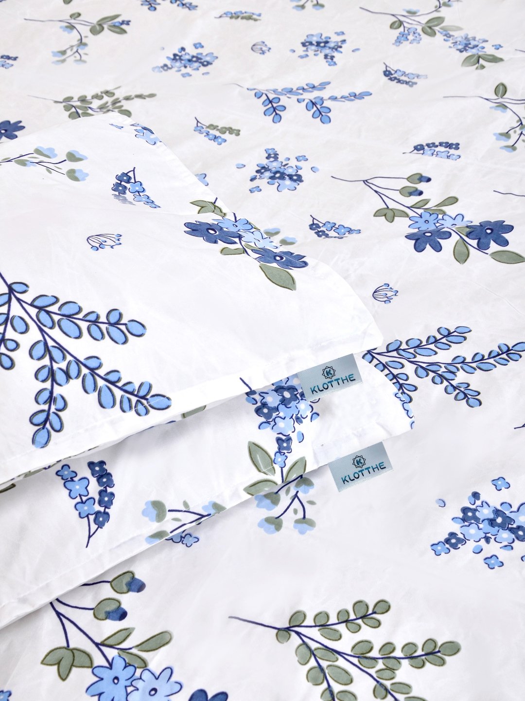 White Geometric 300 TC Cotton Blend Double Bedsheet with 2 Pillow Covers