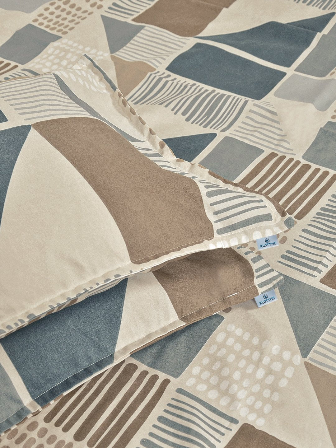 Multi Geometric 300 TC Cotton Blend Double Bedsheet with 2 Pillow Covers