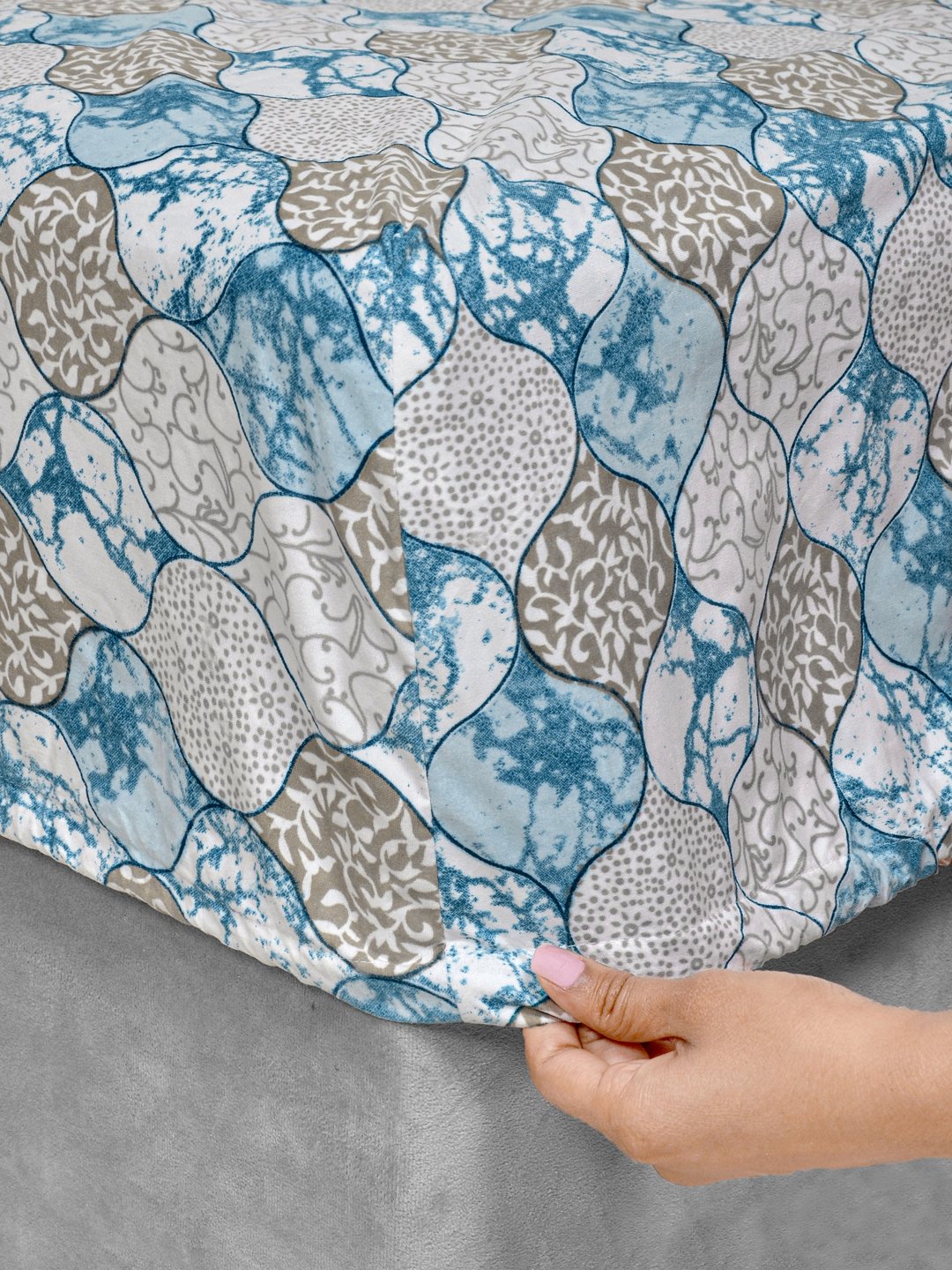 Blue Floral 300 TC Cotton Blend Fitted Double Bedsheet in Book Fold Packing