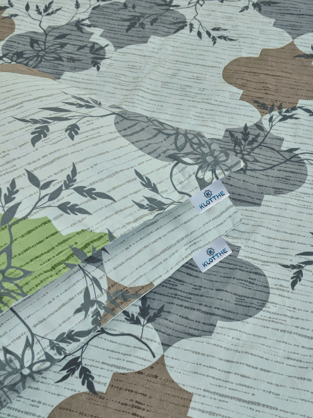 Multi Floral 300 TC Cotton Blend Double Bedsheet with 2 Pillow Covers