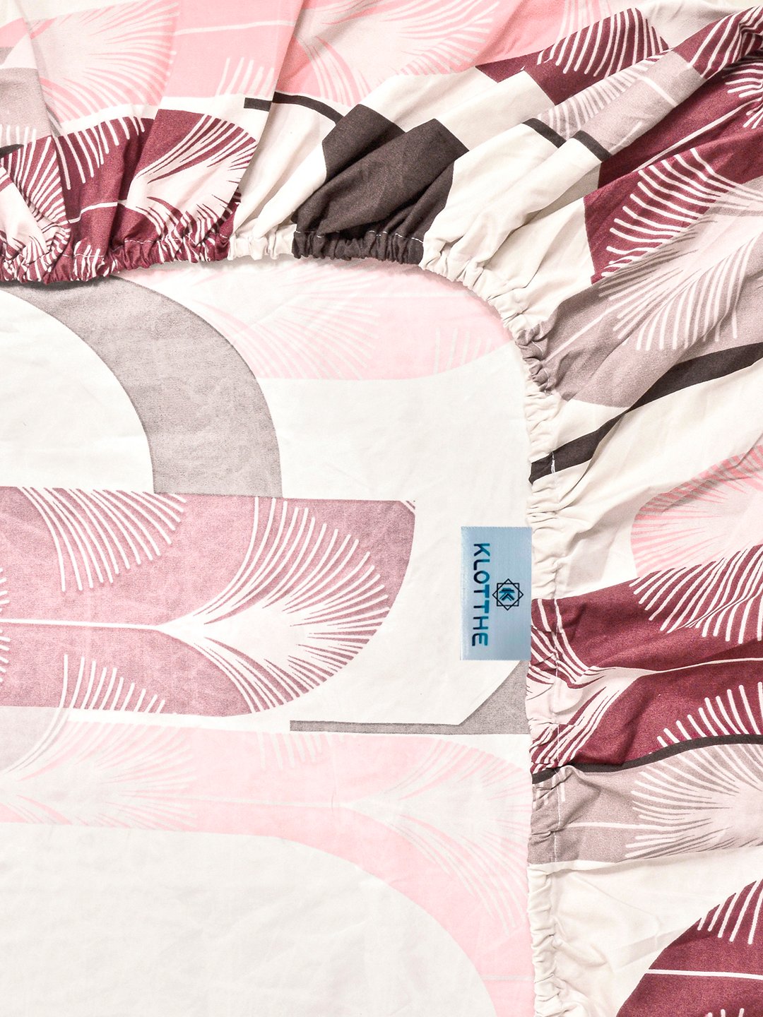 Multi Geometric Fitted Fitted Cotton Blend Double Bedsheet with 2 Pillow Covers