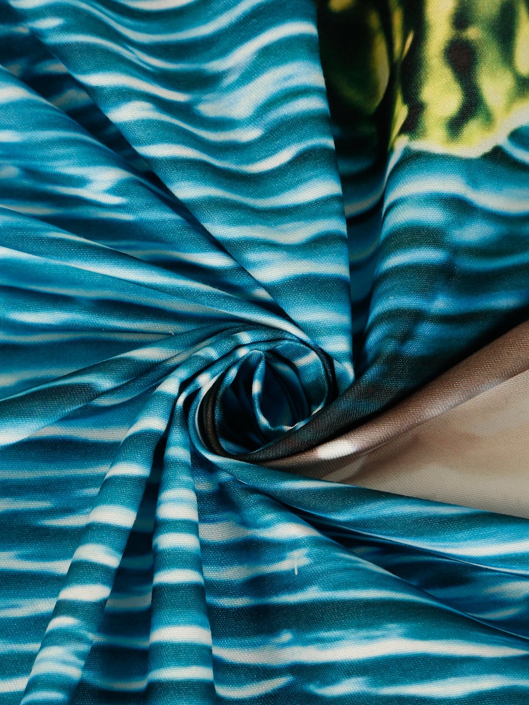 Multi Digital Abstract Printed Cotton Blend Double Bedsheet with 2 Pillow Covers