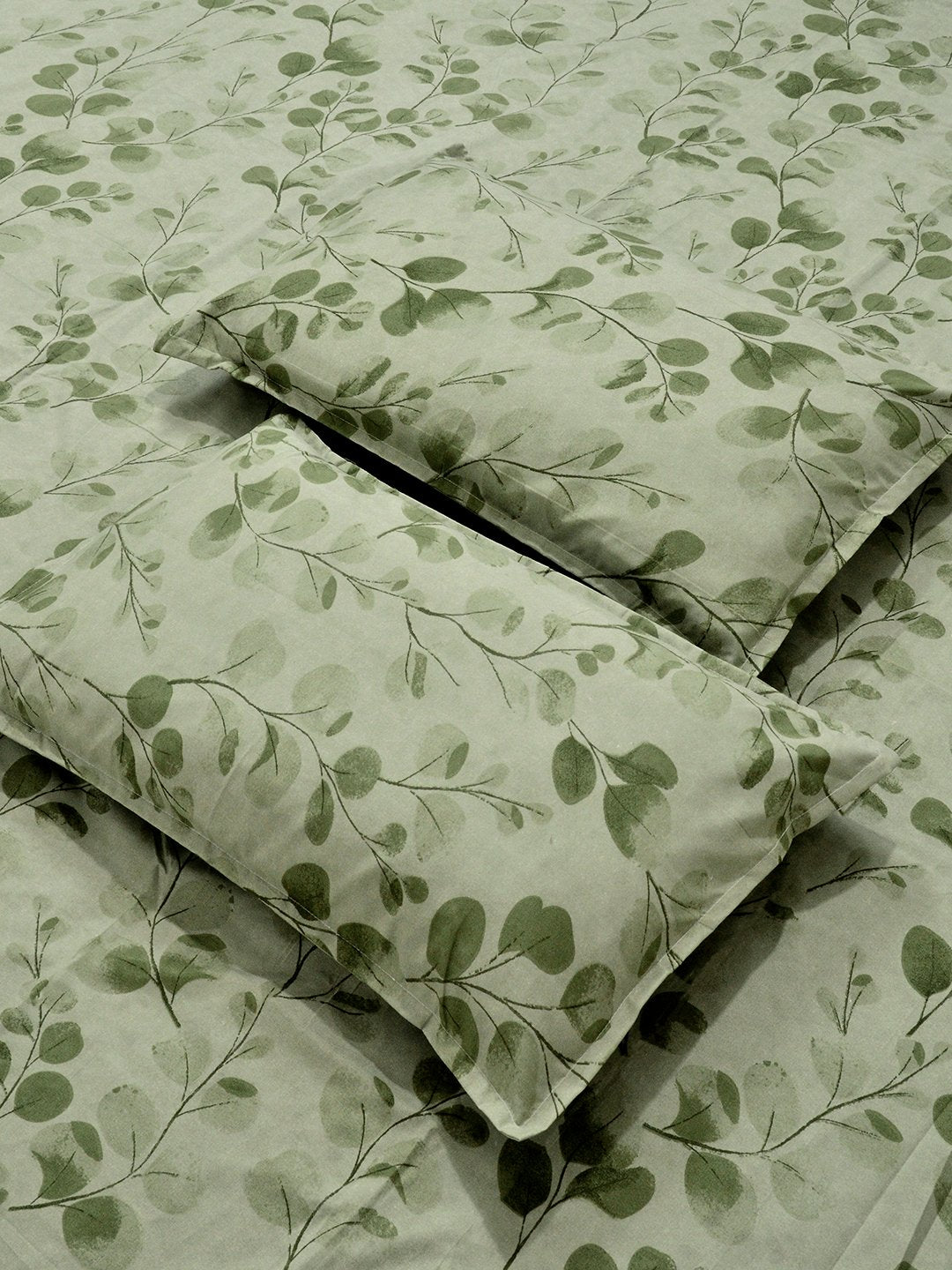 Green Floral Cotton Blend Double Bedsheet with 2 Pillow Covers