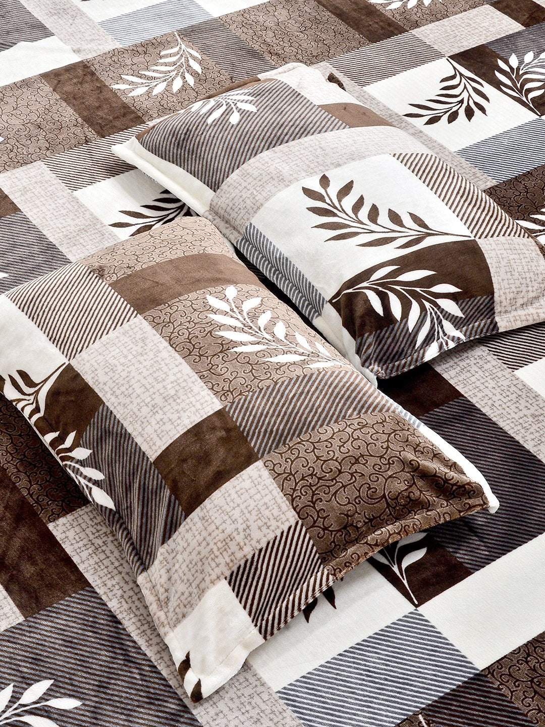 Brown Floral Super King Woolen Fitted Double Bedsheet with 2 Pillow Covers