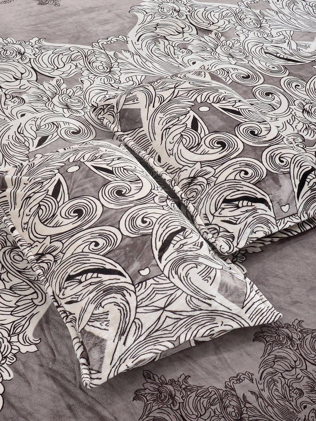 Beige Floral Super King Woolen Fitted Double Bedsheet with 2 Pillow Covers