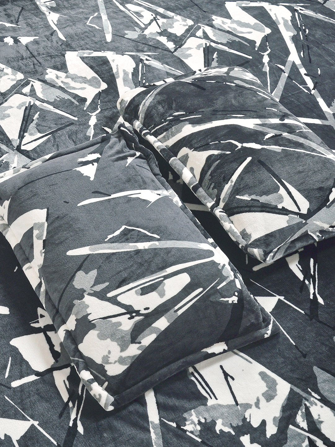 Grey Geometric Fitted Woolen Fitted Double Bedsheet with 2 Pillow Covers