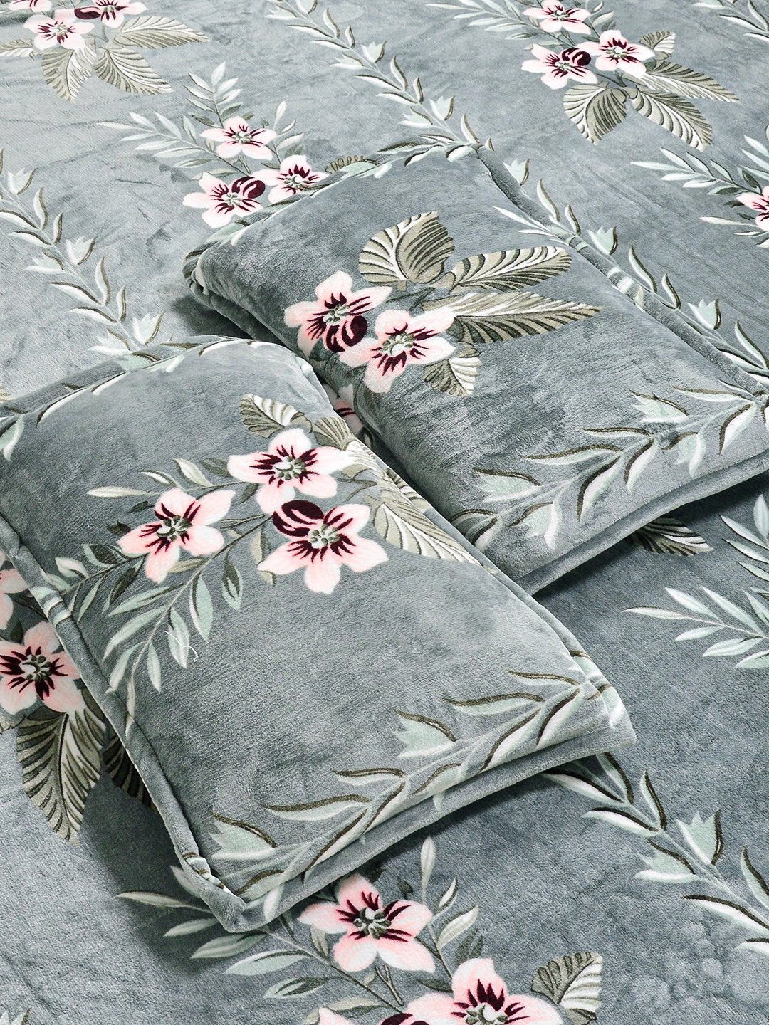 Green Floral Fitted Woolen Fitted Double Bedsheet with 2 Pillow Covers