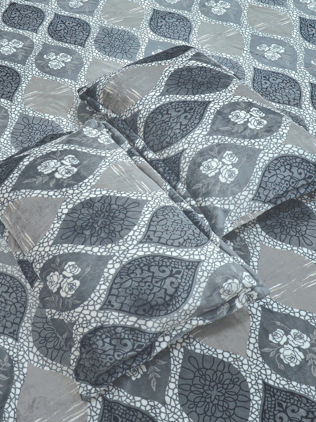 Grey Geometric Fitted Woolen Fitted Double Bedsheet with 2 Pillow Covers