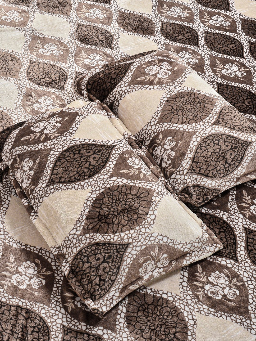 Brown Geometric Fitted Woolen Fitted Double Bedsheet with 2 Pillow Covers
