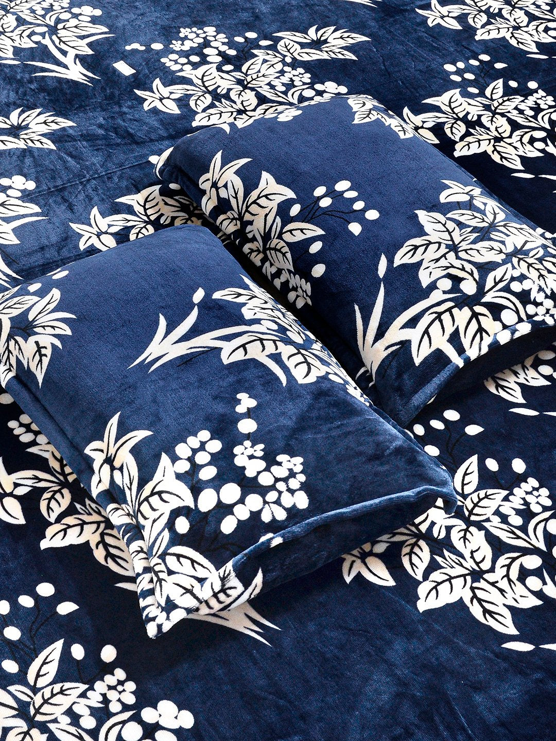 Blue Floral Super King Woolen Fitted Double Bedsheet with 2 Pillow Covers