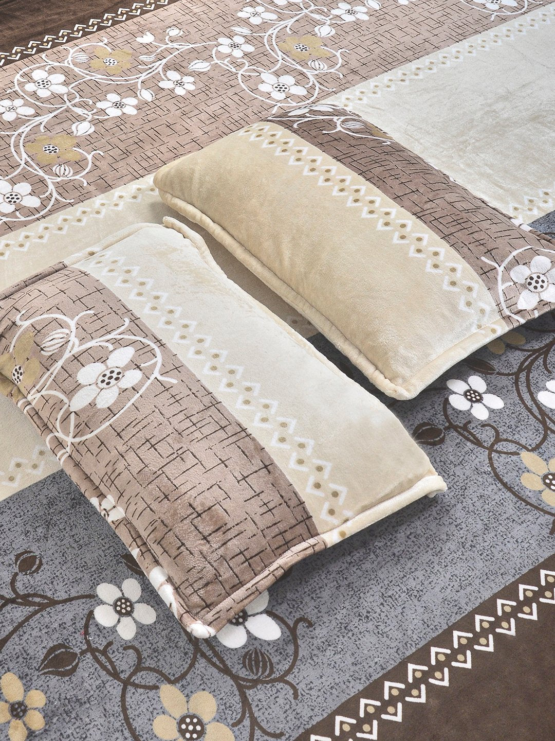 Brown Floral Fitted Woolen Fitted Double Bedsheet with 2 Pillow Covers