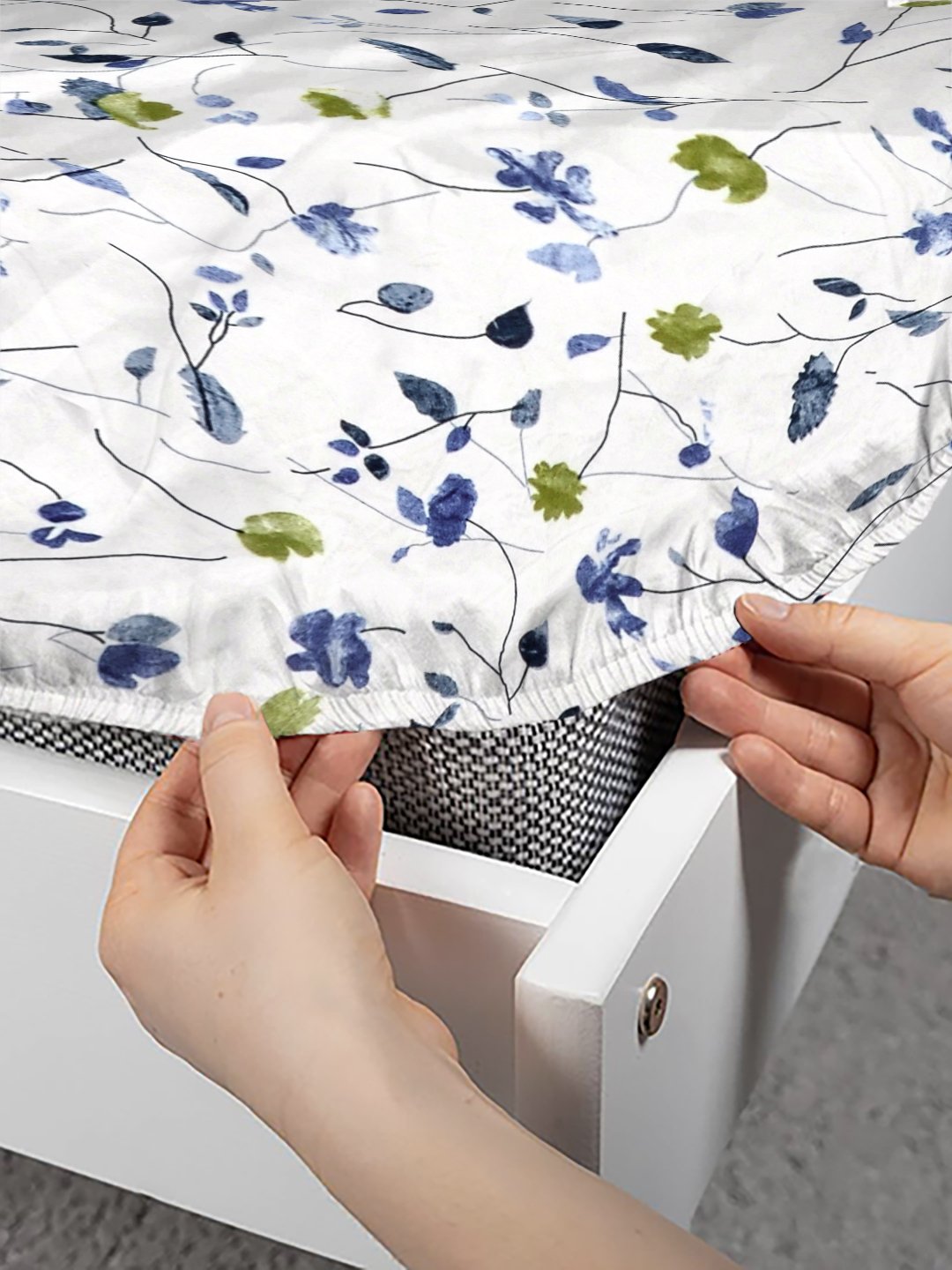 White Floral 300 TC Cotton Blend Fitted Single Bedsheet with Pillow Cover