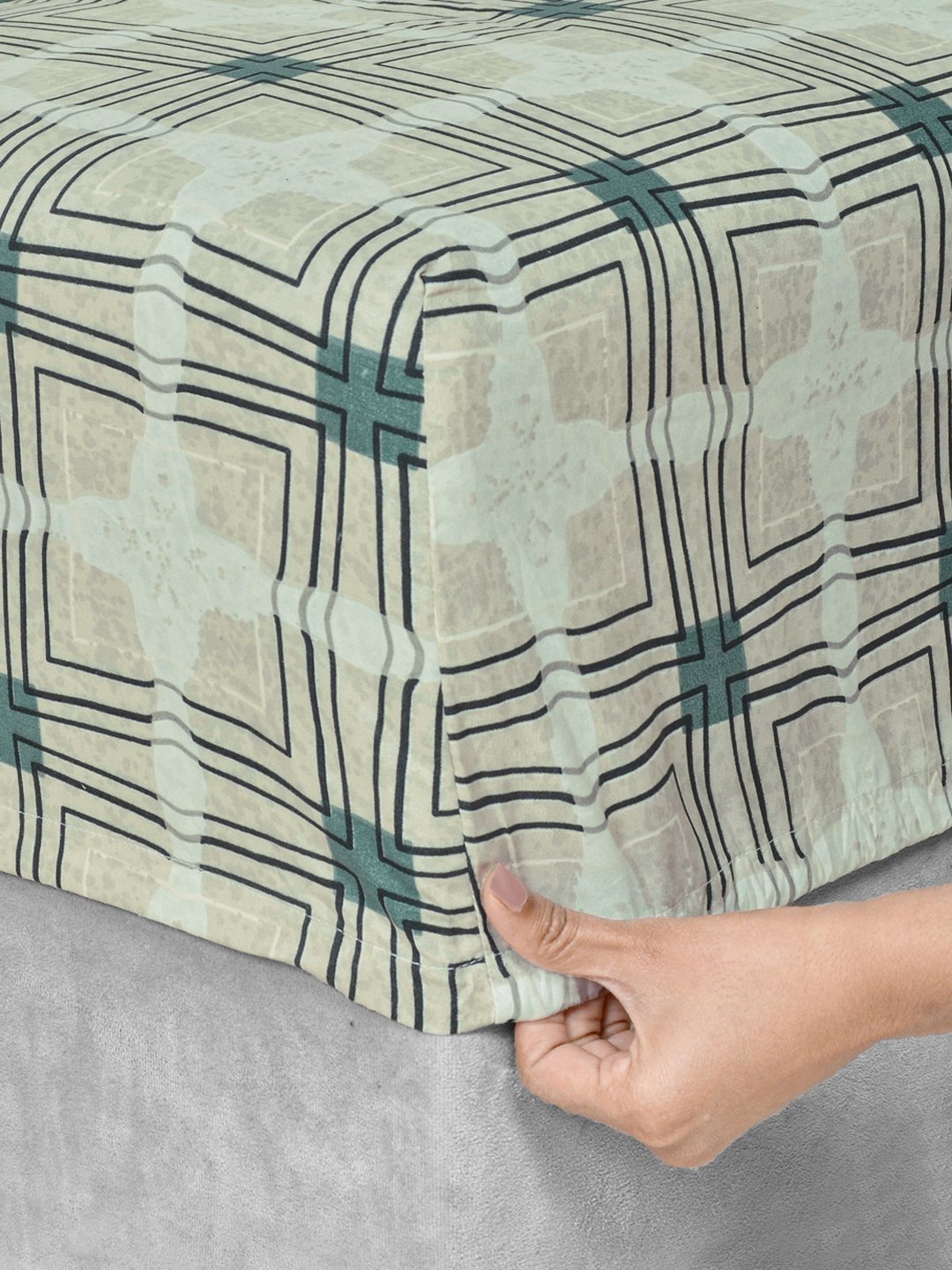 Green Geometric 300 TC Cotton Blend Fitted Double Bedsheet in Book Fold Packing