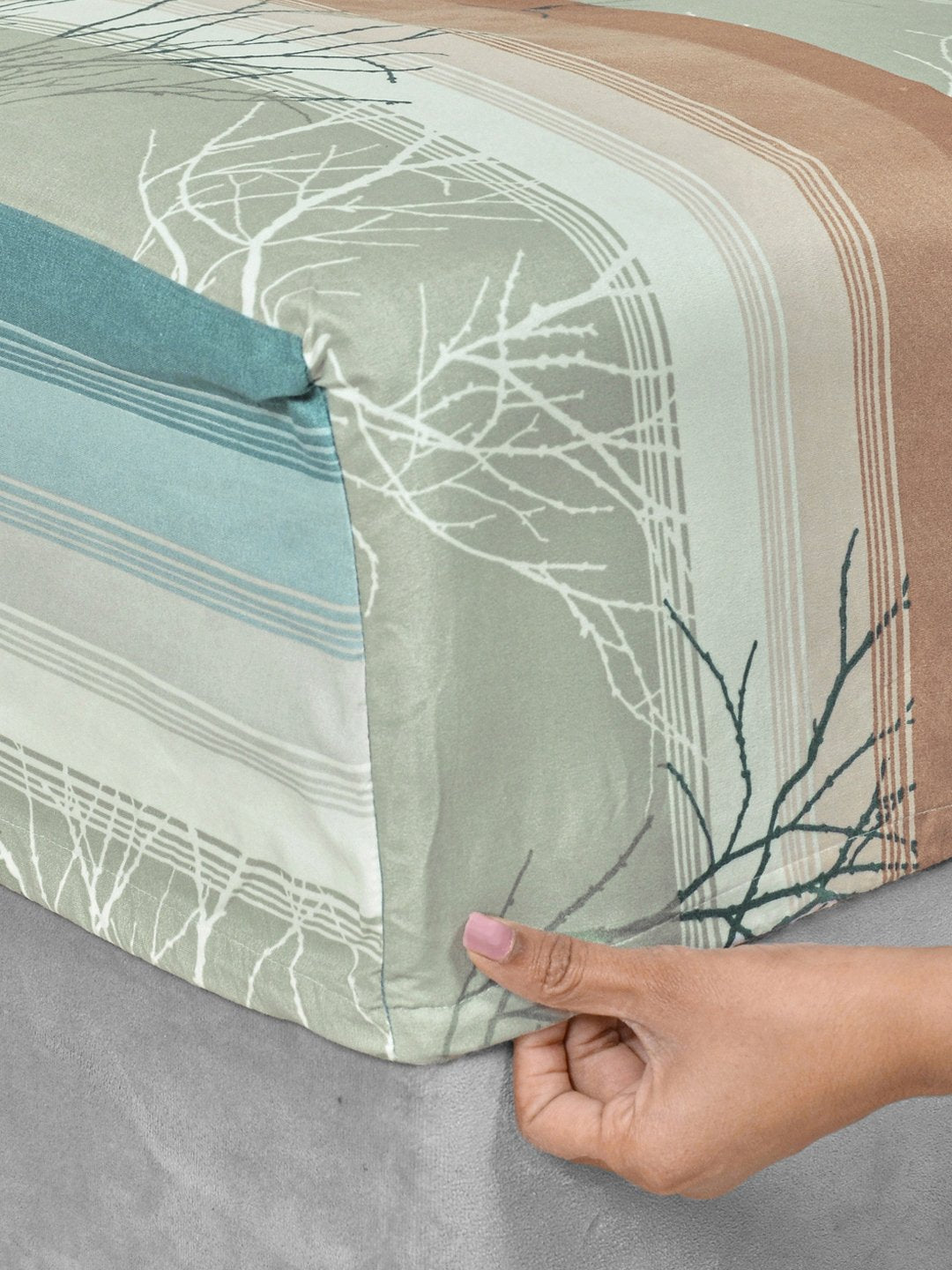 Multi Striped 300 TC Cotton Blend Fitted Double Bedsheet in Book Fold Packing