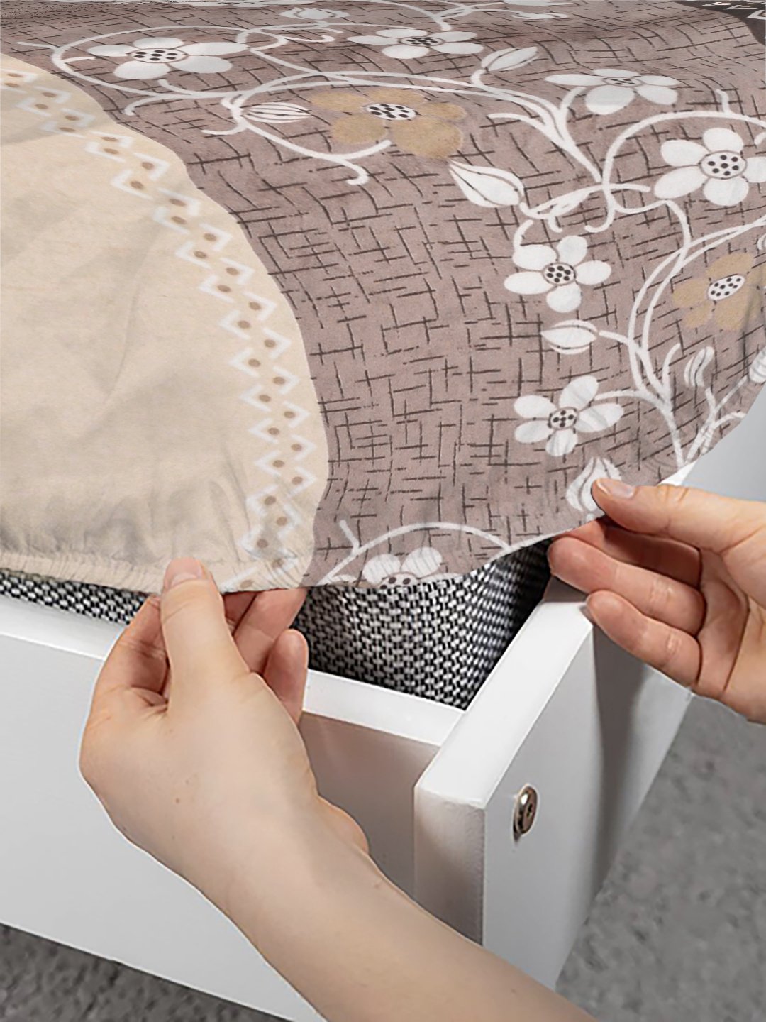 Brown Floral Fitted Woolen Fitted Double Bedsheet with 2 Pillow Covers