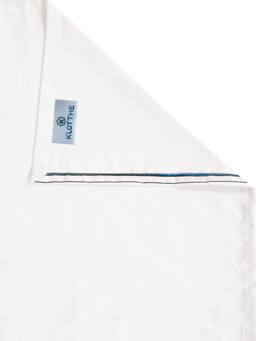 Digital White Animal Cotton Blend Double Bedsheet with 2 Pillow Covers