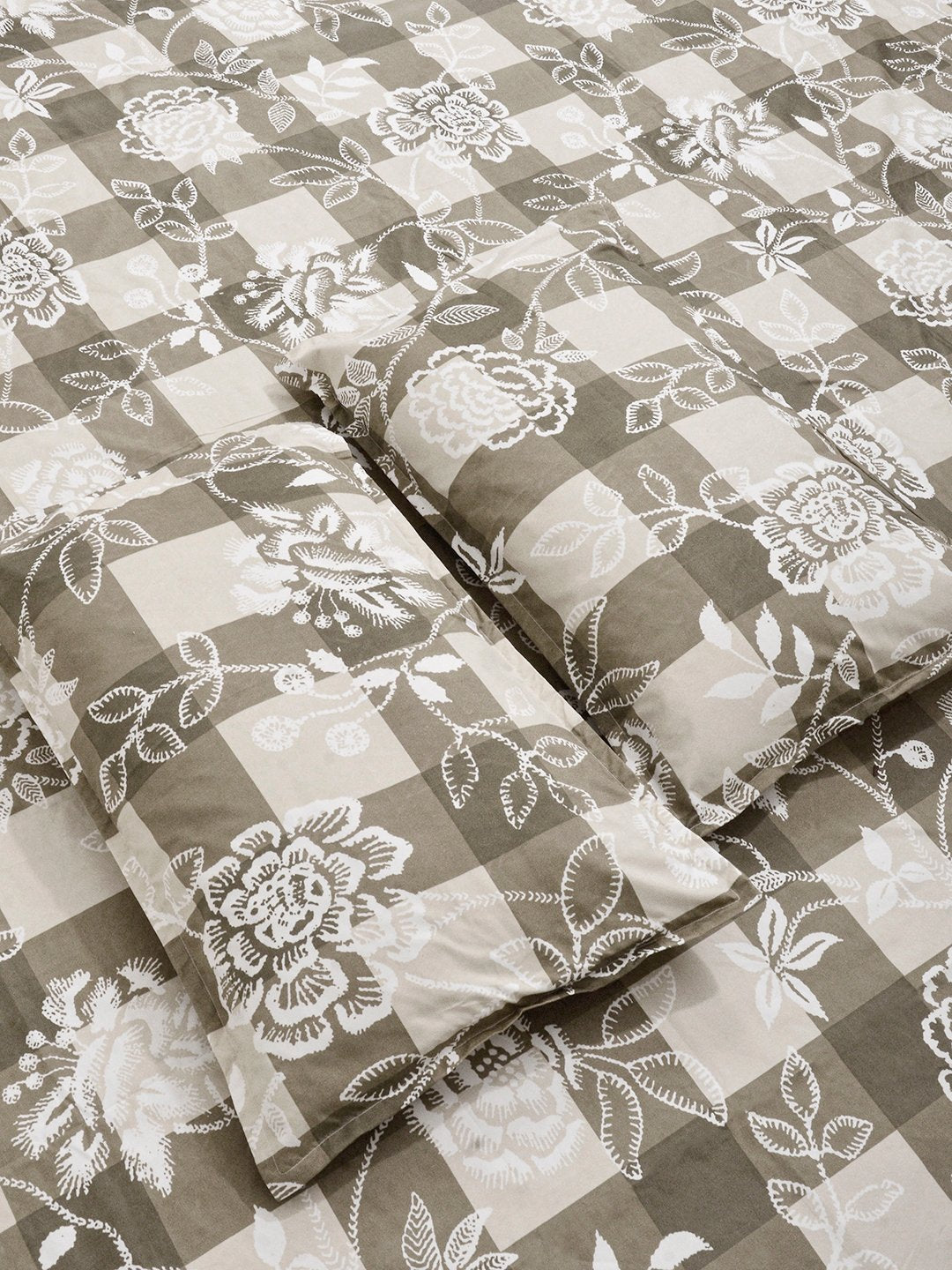 Begie Floral Cotton Blend Fitted Double Bedsheet with 2 Pillow Covers