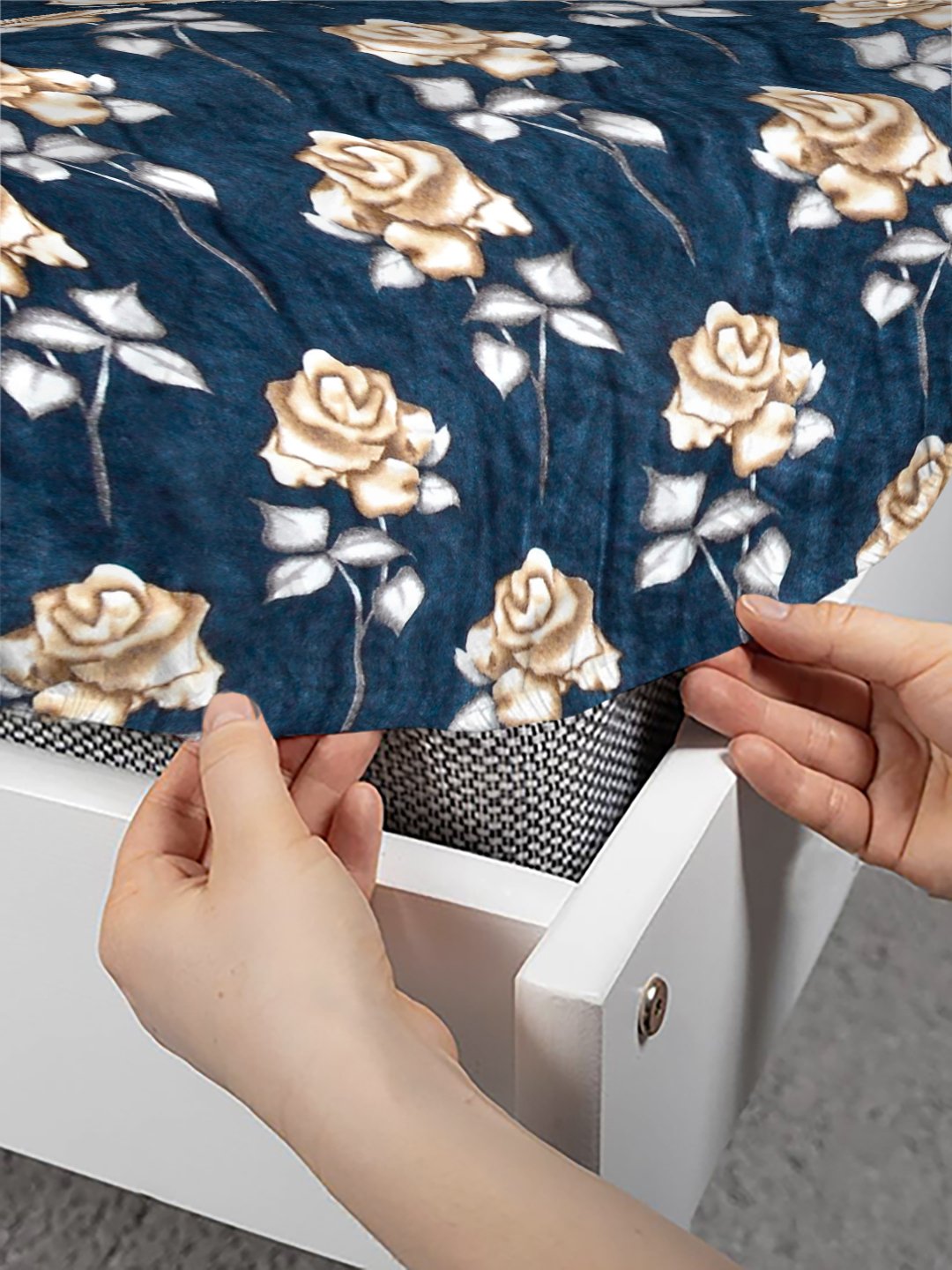 Turquoise Floral Super King Woolen Fitted Double Bedsheet with 2 Pillow Covers